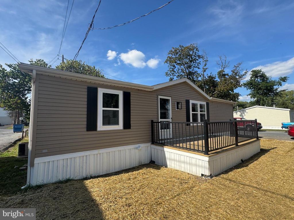 4 NELSON MANOR LN, Middletown, PA 17057