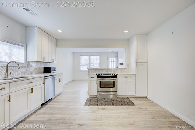 23826 Kate Avenue, Warren, MI 48091