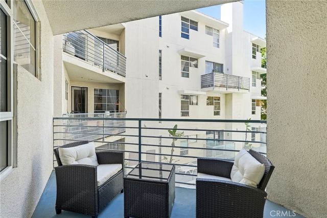 5350 White Oak Avenue 212, Encino, CA 91316