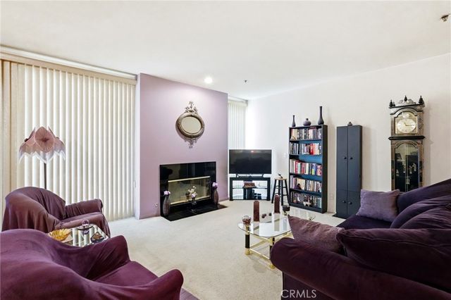 5350 White Oak Avenue 212, Encino, CA 91316