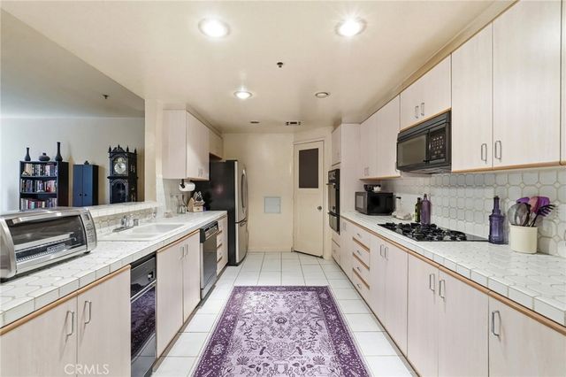 5350 White Oak Avenue 212, Encino, CA 91316
