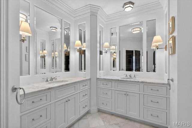 312 N Brentwood Boulevard 3, Clayton, MO 63105
