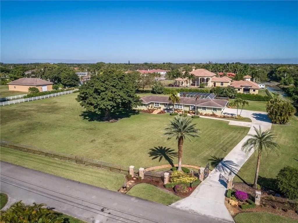 17501 SW 54th Street, Southwest Ranches, FL 33331