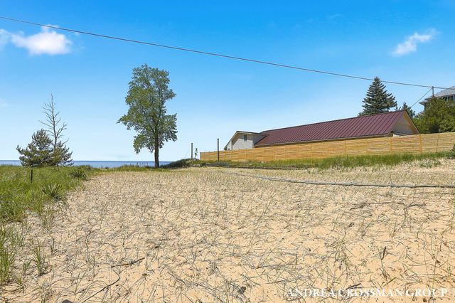 6401 Lakeshore Drive, West Olive, MI 49460