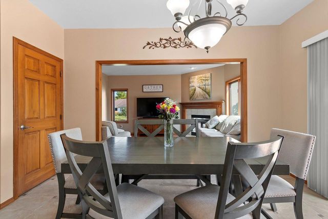 1604 MEADOW WOOD COURT, Green Bay, WI 54313