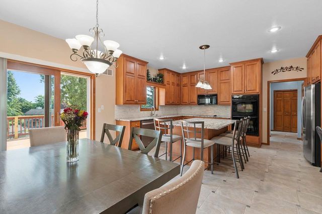 1604 MEADOW WOOD COURT, Green Bay, WI 54313
