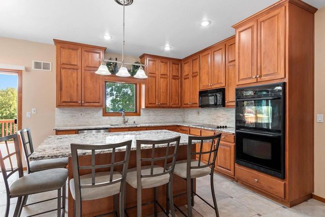 1604 MEADOW WOOD COURT, Green Bay, WI 54313