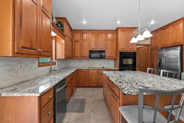 1604 MEADOW WOOD COURT, Green Bay, WI 54313