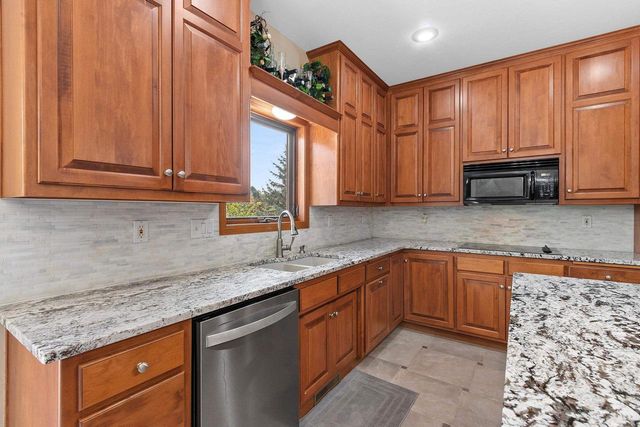 1604 MEADOW WOOD COURT, Green Bay, WI 54313