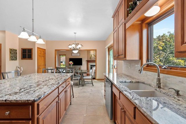 1604 MEADOW WOOD COURT, Green Bay, WI 54313