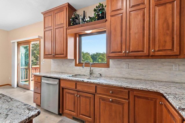 1604 MEADOW WOOD COURT, Green Bay, WI 54313
