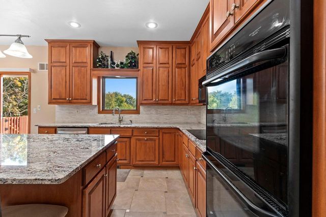 1604 MEADOW WOOD COURT, Green Bay, WI 54313