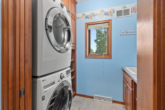 1604 MEADOW WOOD COURT, Green Bay, WI 54313