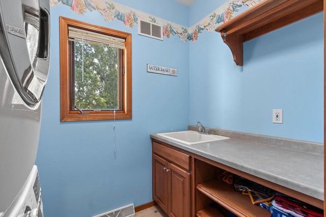 1604 MEADOW WOOD COURT, Green Bay, WI 54313