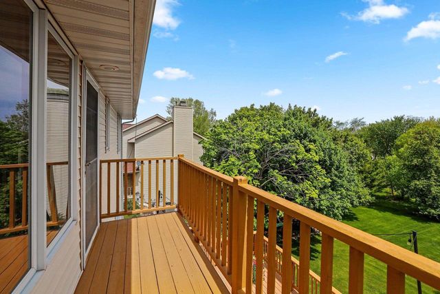1604 MEADOW WOOD COURT, Green Bay, WI 54313