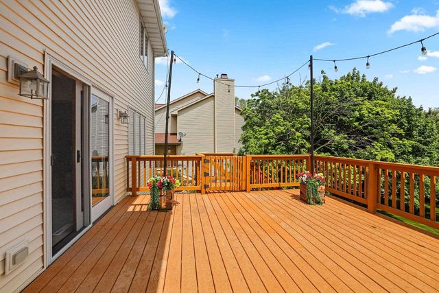 1604 MEADOW WOOD COURT, Green Bay, WI 54313