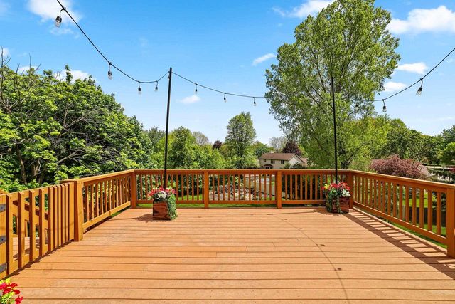 1604 MEADOW WOOD COURT, Green Bay, WI 54313