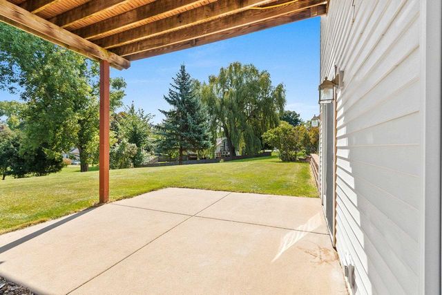 1604 MEADOW WOOD COURT, Green Bay, WI 54313