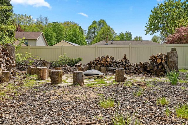 1604 MEADOW WOOD COURT, Green Bay, WI 54313