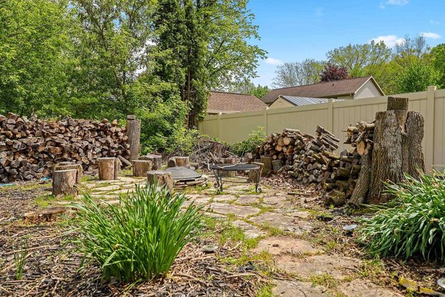 1604 MEADOW WOOD COURT, Green Bay, WI 54313