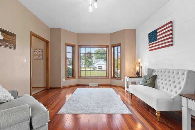 1604 MEADOW WOOD COURT, Green Bay, WI 54313