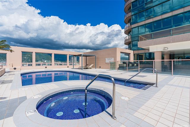 1888 Kalakaua Avenue 3704, Honolulu, HI 96815