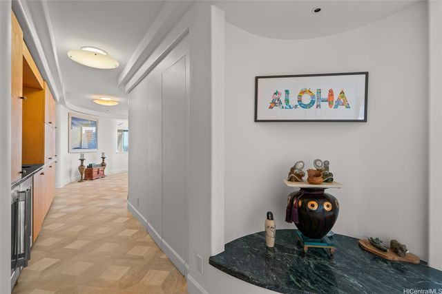 1888 Kalakaua Avenue 3704, Honolulu, HI 96815