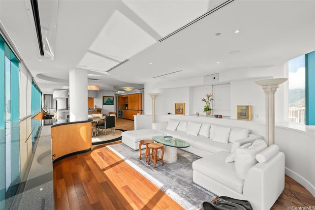 1888 Kalakaua Avenue 3704, Honolulu, HI 96815