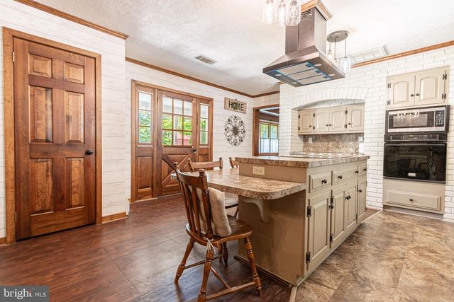 7666 LINCOLN HWY, Abbottstown, PA 17301