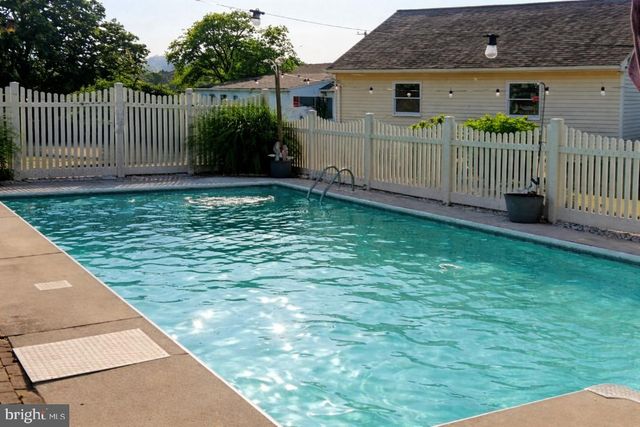 7666 LINCOLN HWY, Abbottstown, PA 17301
