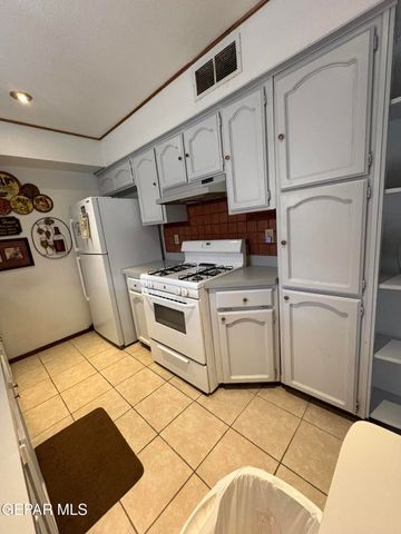 2901 LAKE MICHIGAN Drive, El Paso, TX 79936