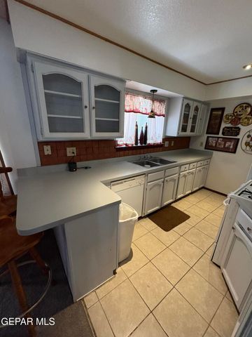 2901 LAKE MICHIGAN Drive, El Paso, TX 79936