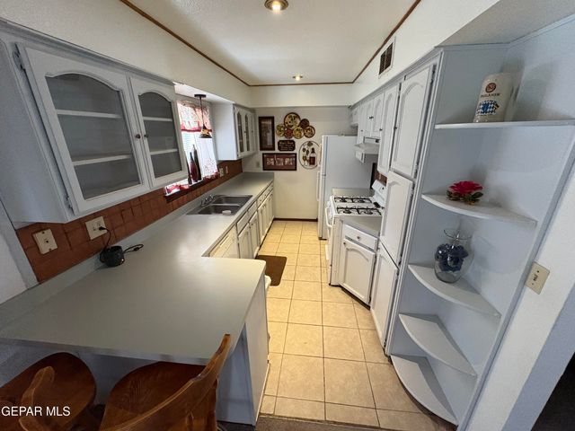 2901 LAKE MICHIGAN Drive, El Paso, TX 79936