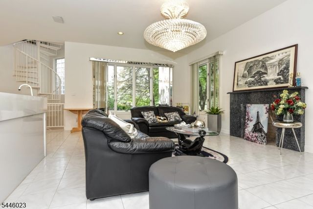 20 Burning Hollow Rd, Saddle River Boro, NJ 07458