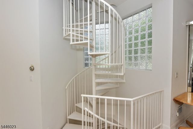 20 Burning Hollow Rd, Saddle River Boro, NJ 07458