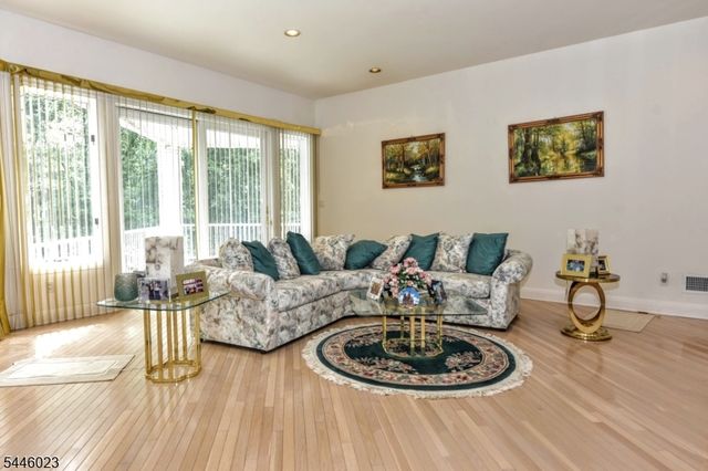 20 Burning Hollow Rd, Saddle River Boro, NJ 07458