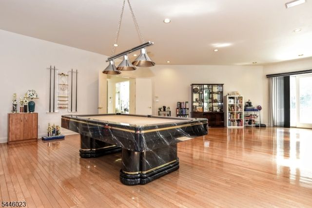 20 Burning Hollow Rd, Saddle River Boro, NJ 07458