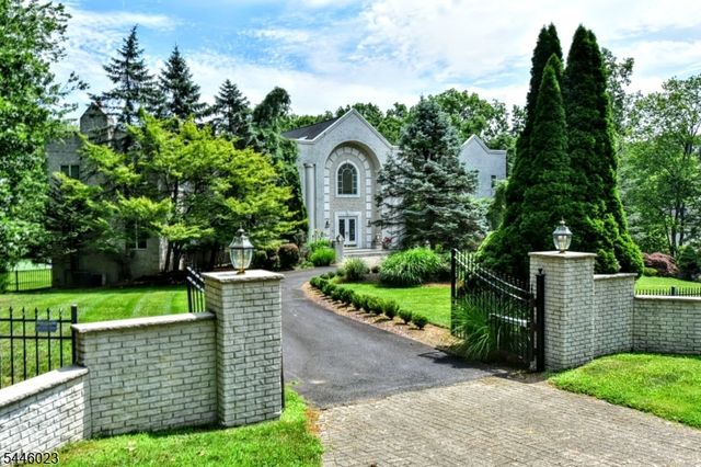 20 Burning Hollow Rd, Saddle River Boro, NJ 07458