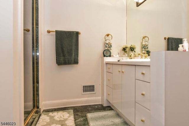 20 Burning Hollow Rd, Saddle River Boro, NJ 07458