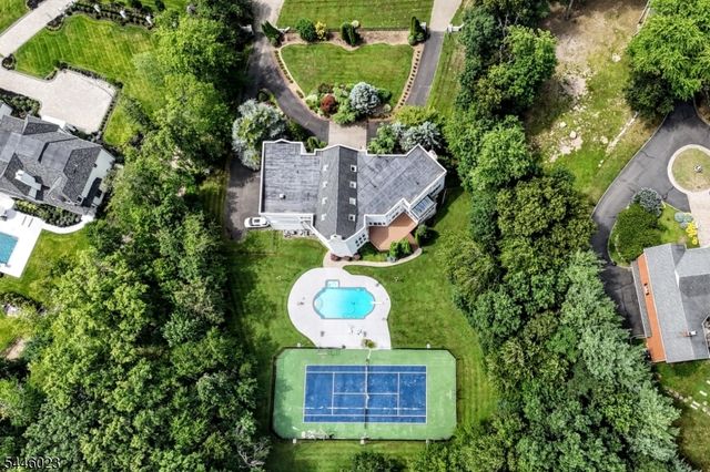 20 Burning Hollow Rd, Saddle River Boro, NJ 07458