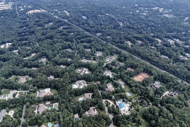 20 Burning Hollow Rd, Saddle River Boro, NJ 07458