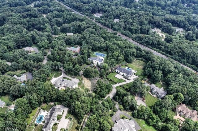 20 Burning Hollow Rd, Saddle River Boro, NJ 07458