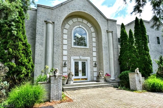 20 Burning Hollow Rd, Saddle River Boro, NJ 07458