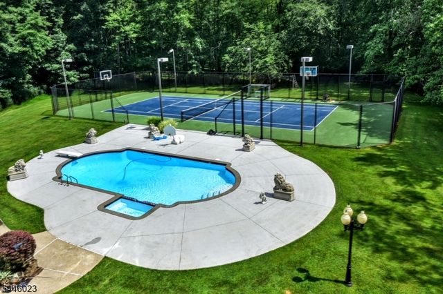 20 Burning Hollow Rd, Saddle River Boro, NJ 07458