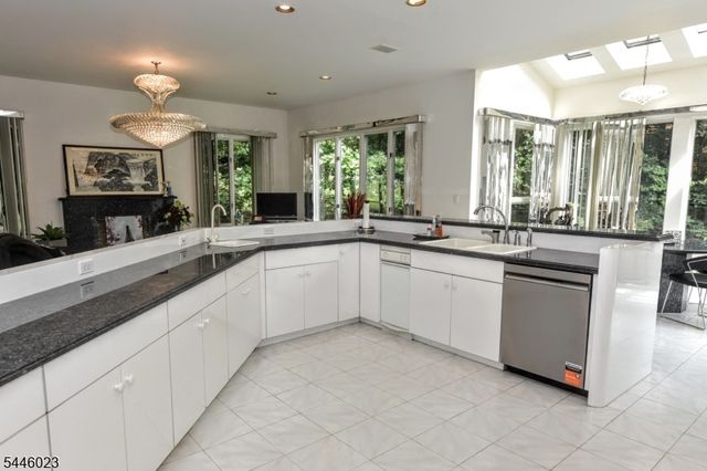 20 Burning Hollow Rd, Saddle River Boro, NJ 07458