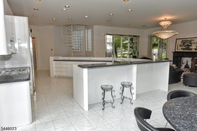 20 Burning Hollow Rd, Saddle River Boro, NJ 07458