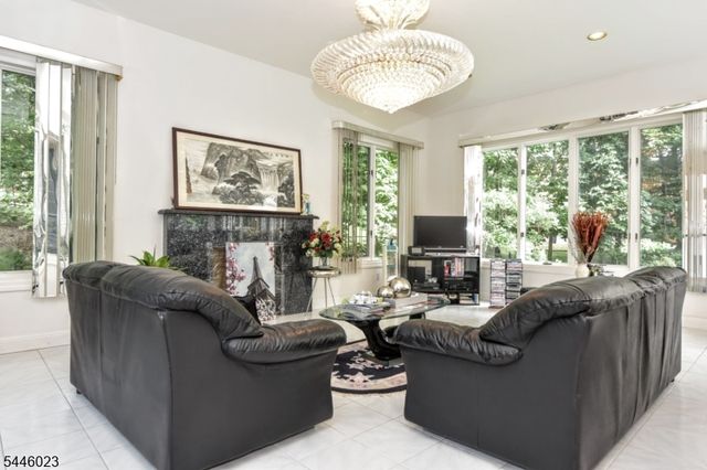 20 Burning Hollow Rd, Saddle River Boro, NJ 07458