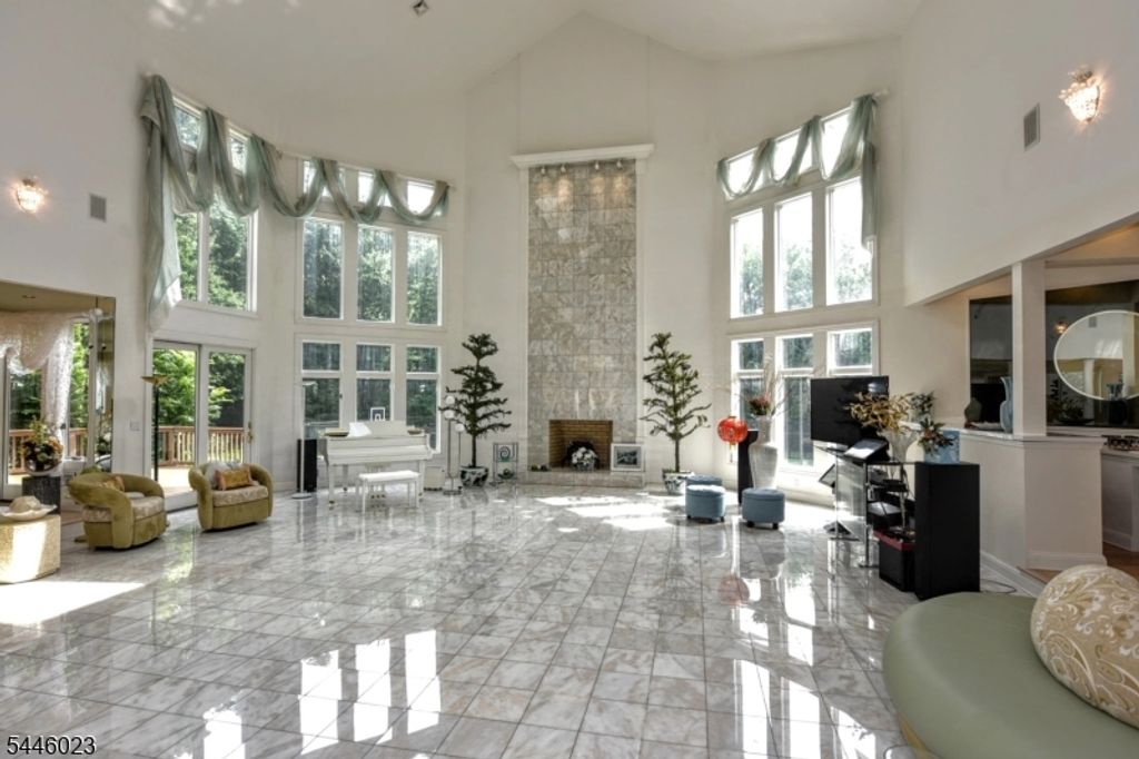20 Burning Hollow Rd, Saddle River Boro, NJ 07458