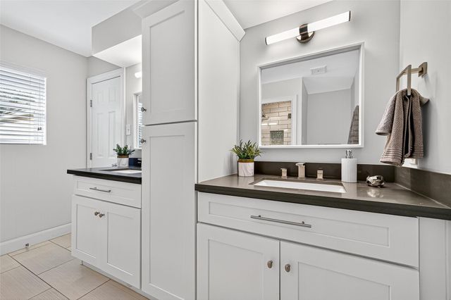 818 Silvergate Drive, Houston, TX 77079