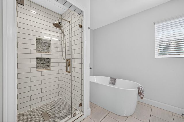 818 Silvergate Drive, Houston, TX 77079